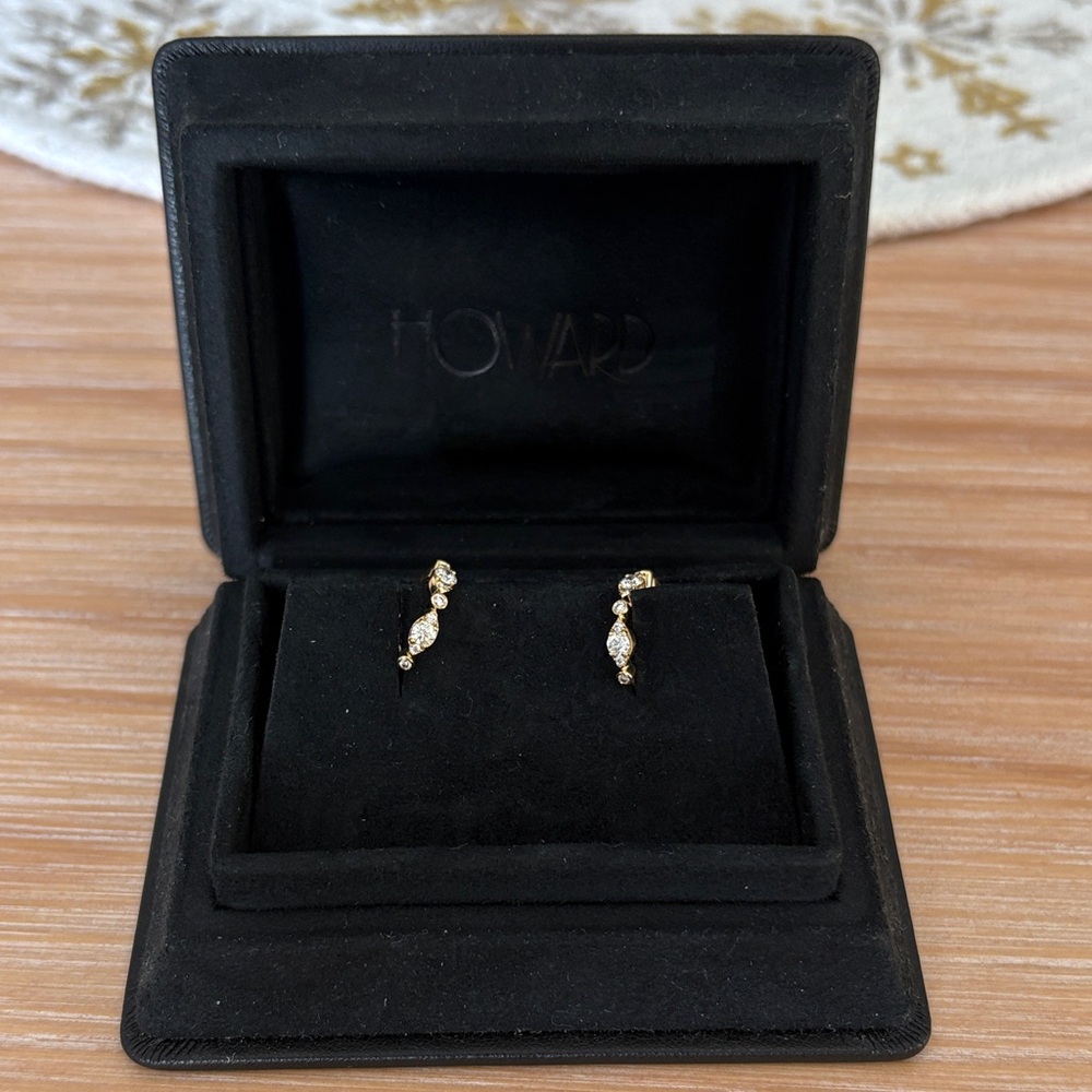 Hearts on fire Huggies Elegant Gold Earrings